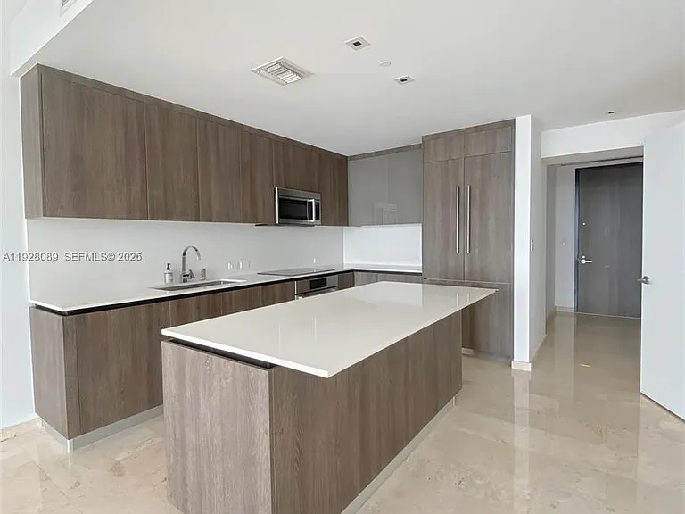 88 SW 7th St #3906 — Photo 5