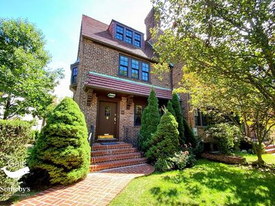 30 Tennis Pl, Forest Hills Gardens, NY, 11375