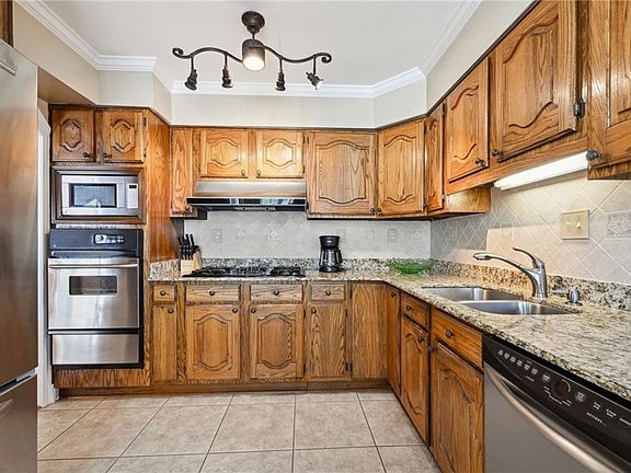 2nd image of 801 Taft Park