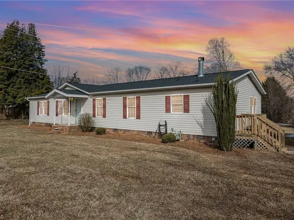 6295 Holder Rd, Clemmons, NC 27012