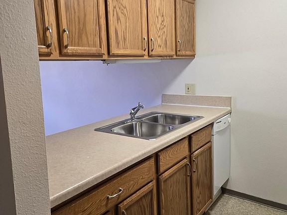 2nd image of 272 Madison St #4