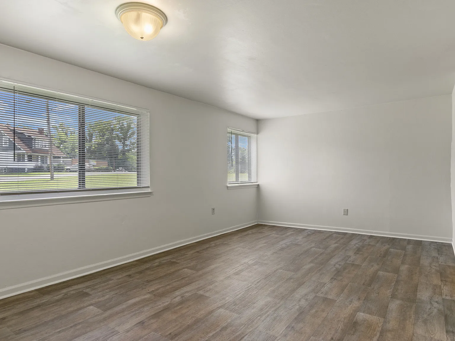 Oak Park Apartments — Photo 4