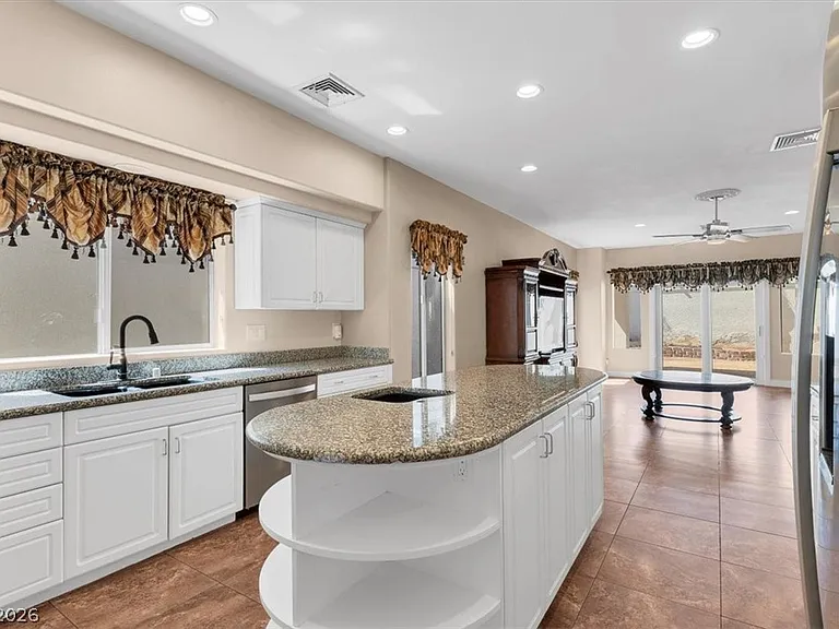 7956 Marbella Cir — Photo 6