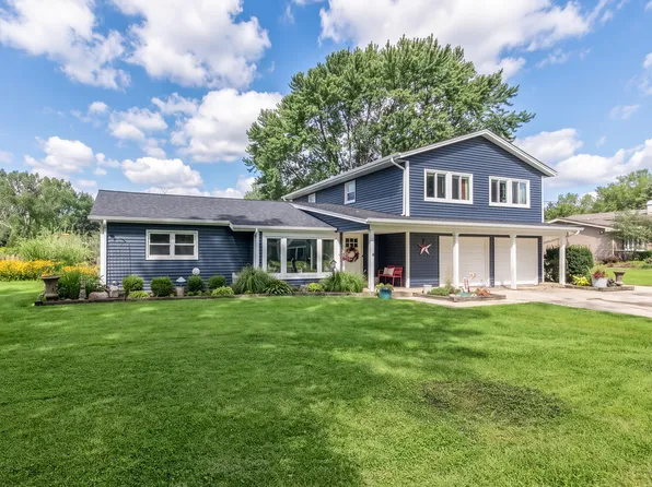1012 Martha St, Elk Grove Village, IL 60007