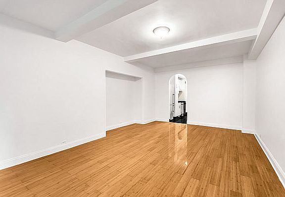 5th image of 307 E 44th St APT 405
