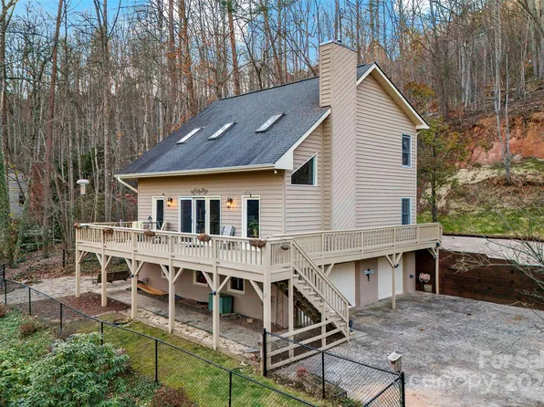 132 Fairway Dr, Black Mountain, NC 28711