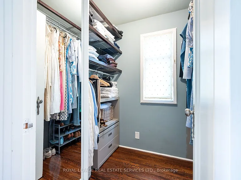 60 Thompson Ave — Photo 24
