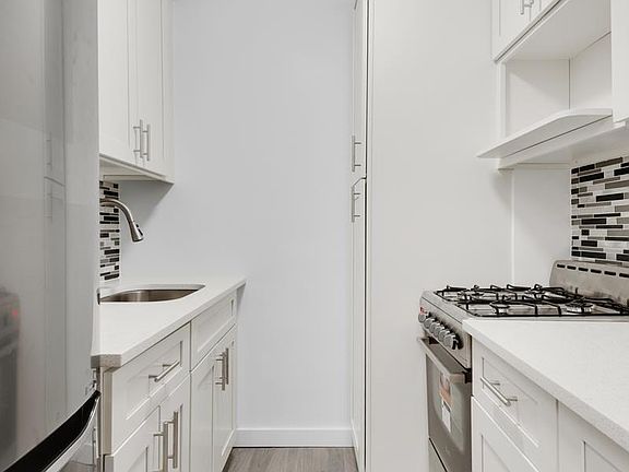 4th image of 525 Ocean Pkwy APT 4H