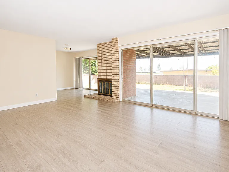 1290 Brightwood St — Photo 2