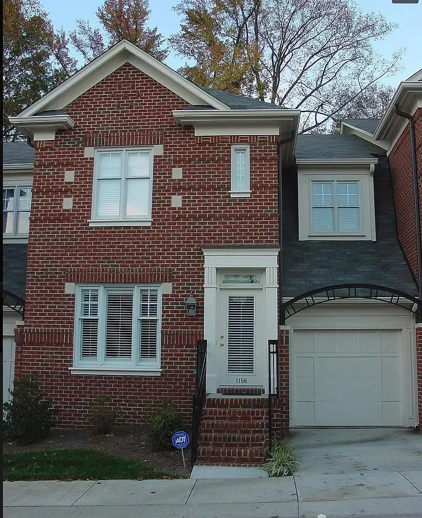 1156 Hampton Gardens Ln — Photo 1