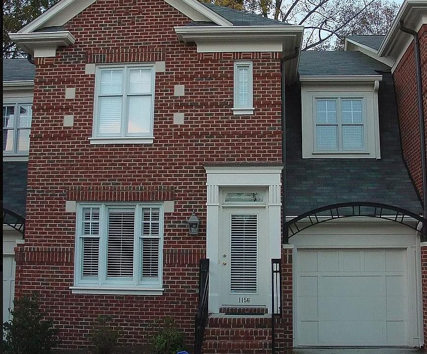 Front of House with 2 car garage