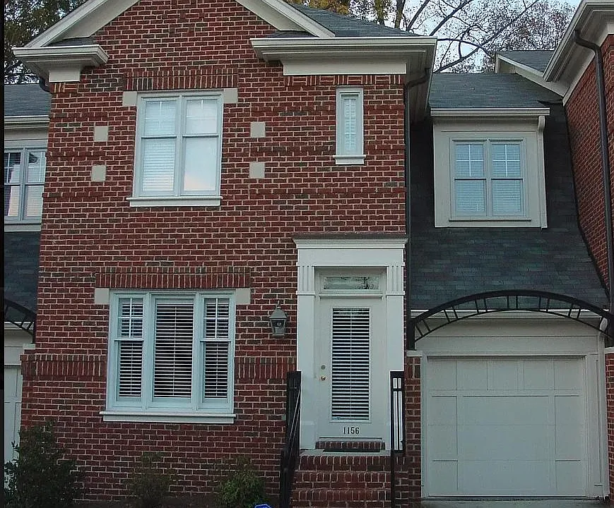 1156 Hampton Gardens Ln