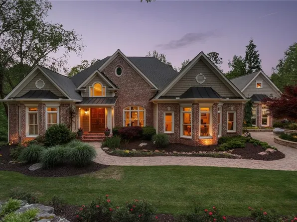 2620 Falls Overlook Dr, Cumming, GA 30041