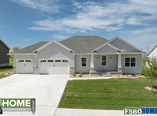 3129 Windsor Dr, Robins, IA 52328