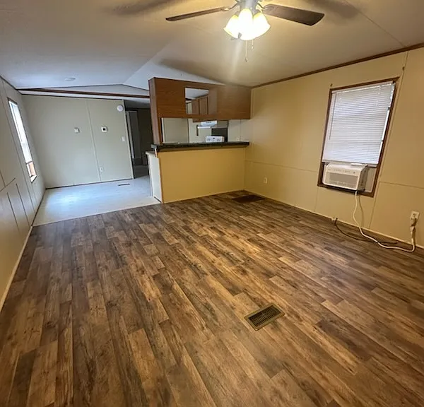 605 Henrietta St — Photo 1