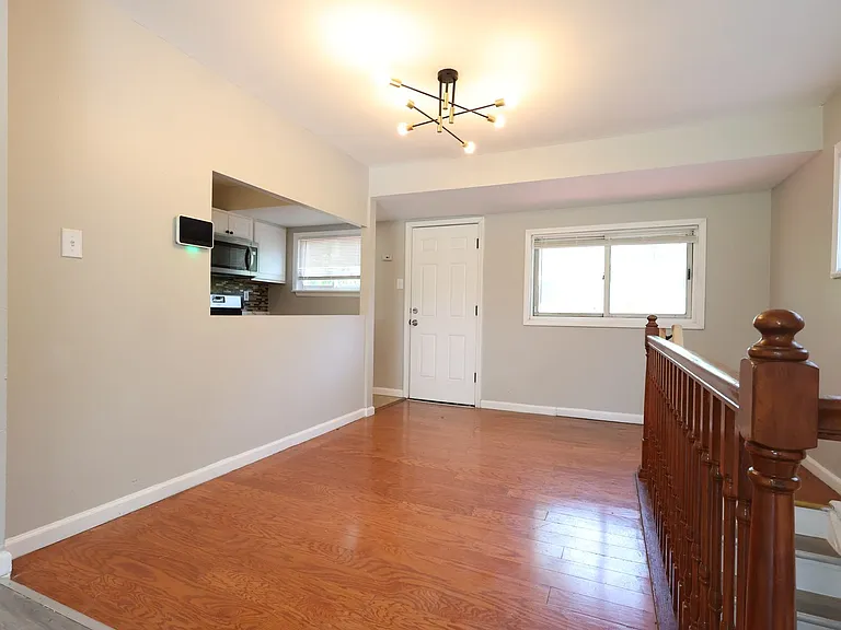 241 Grampian Rd — Photo 5