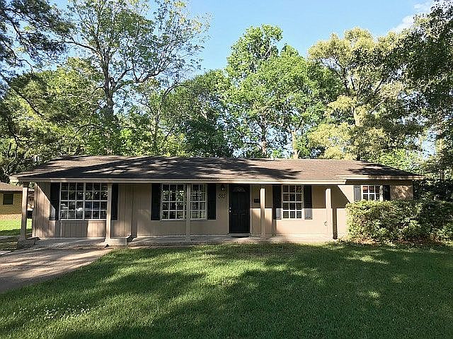 1st image of 385 Armstrong Dr
