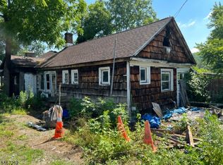 54 Willever Lake Rd, Oxford, NJ 07863