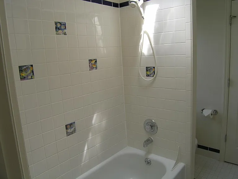 556 W Sycamore St — Photo 7