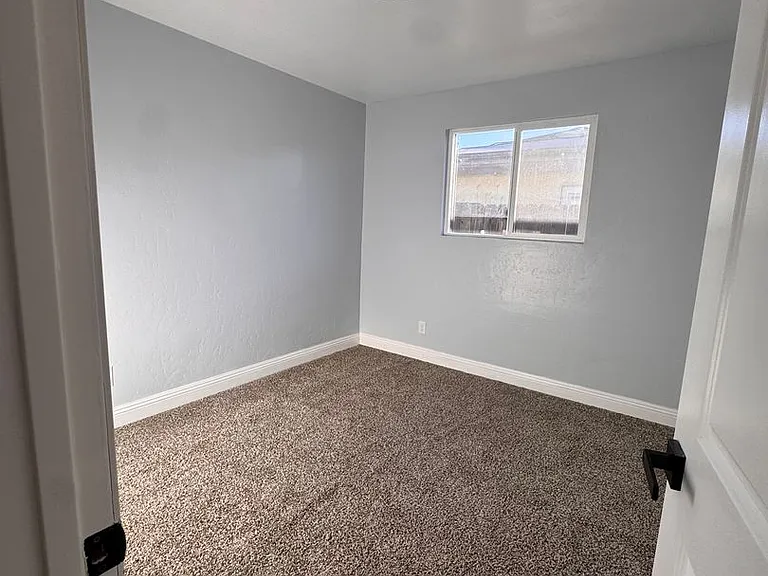 2719 E Norwich Ave — Photo 17