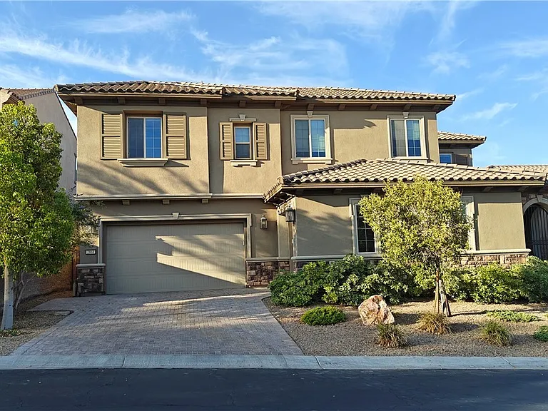 2868 Josephine Dr — Photo 1