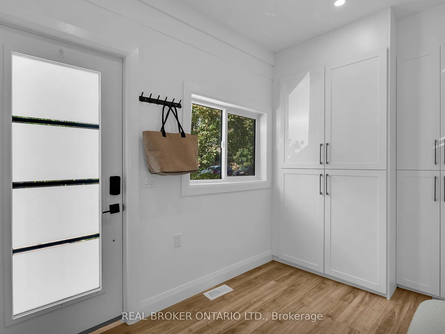 3 bed, $3,600 — Photo 4
