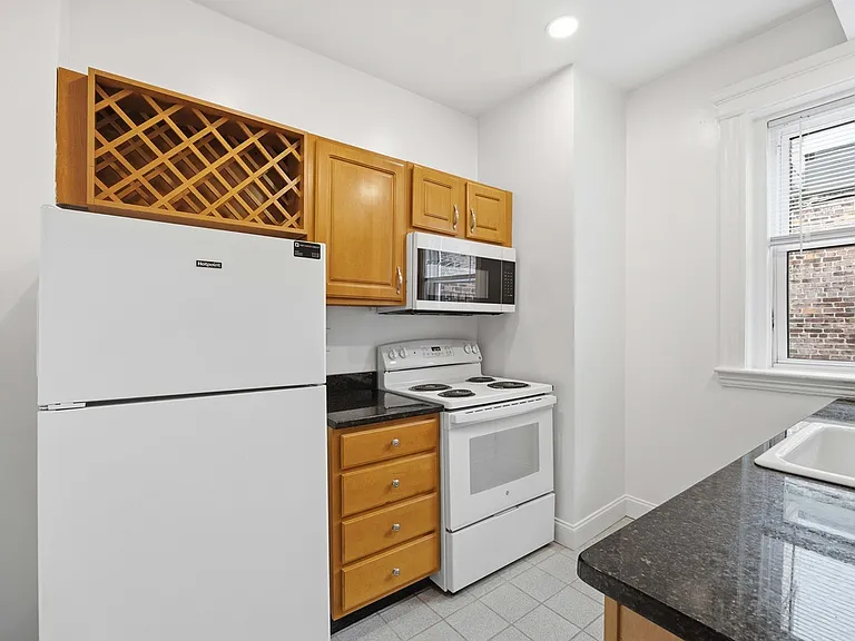 Standard Kitchen