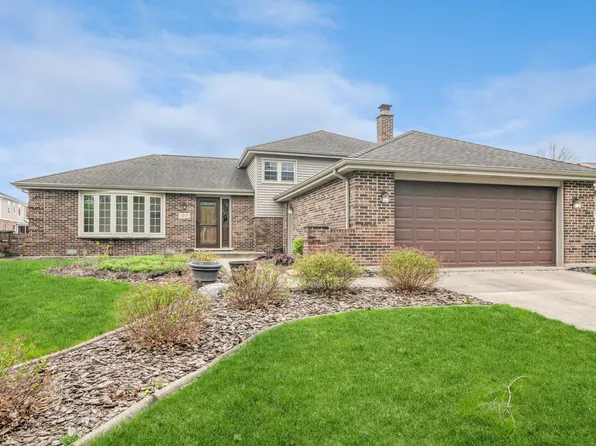 1217 Meadowwood Ave, Woodridge, IL 60517