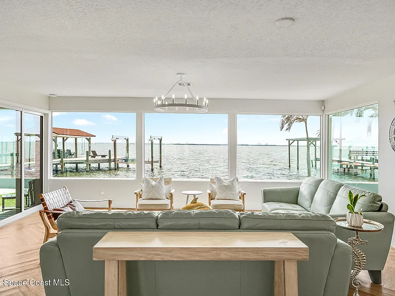 1110 S Banana River Dr — Photo 37