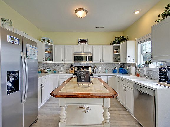 2nd image of 142 Antebellum Way