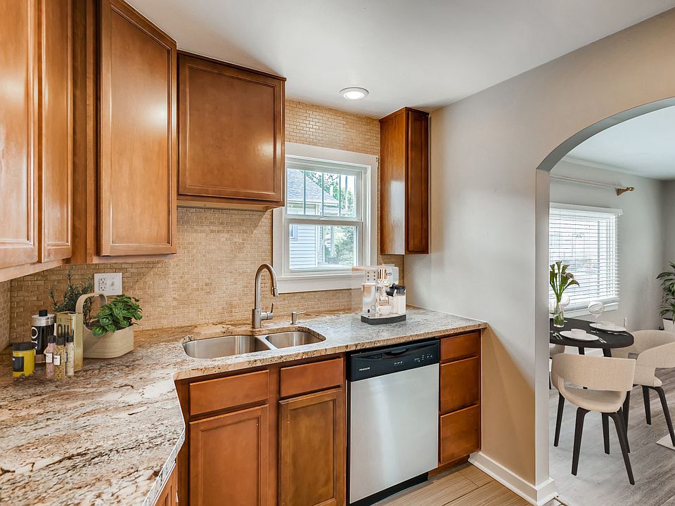 5260 Newton Unit 1 Kitchen