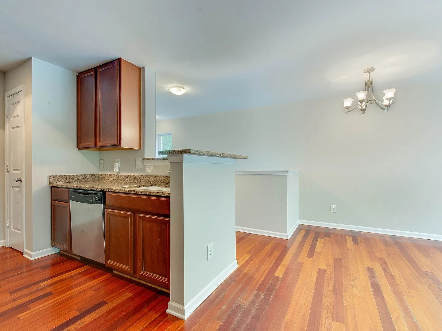 Updated condo in Charlotte's vibrant and fun Arts District, NoDa — Photo 2
