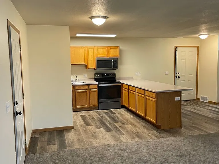 1424 E Redwood Blvd — Photo 6