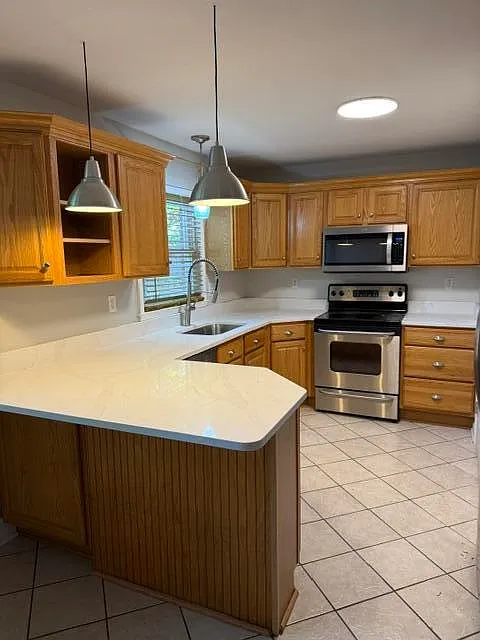 3 bed, 1.5 bath, 1579 sqft, $2,200 — Photo 4