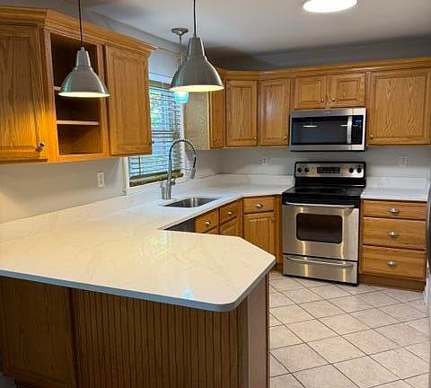 4th image of 208 N Lewis Ct
