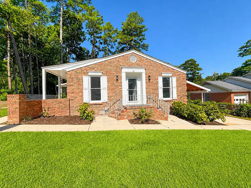 92 Churchill Cir
