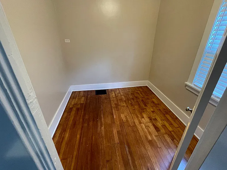 1041 Davis Ave NW — Photo 4