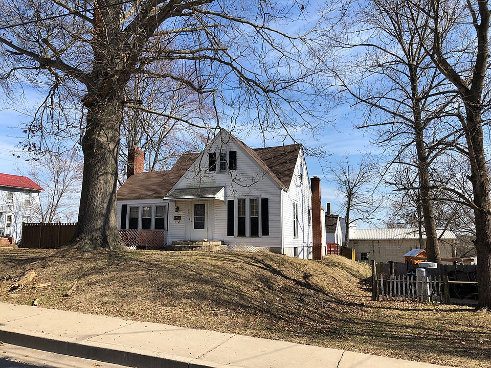 2nd image of 114 Maple St