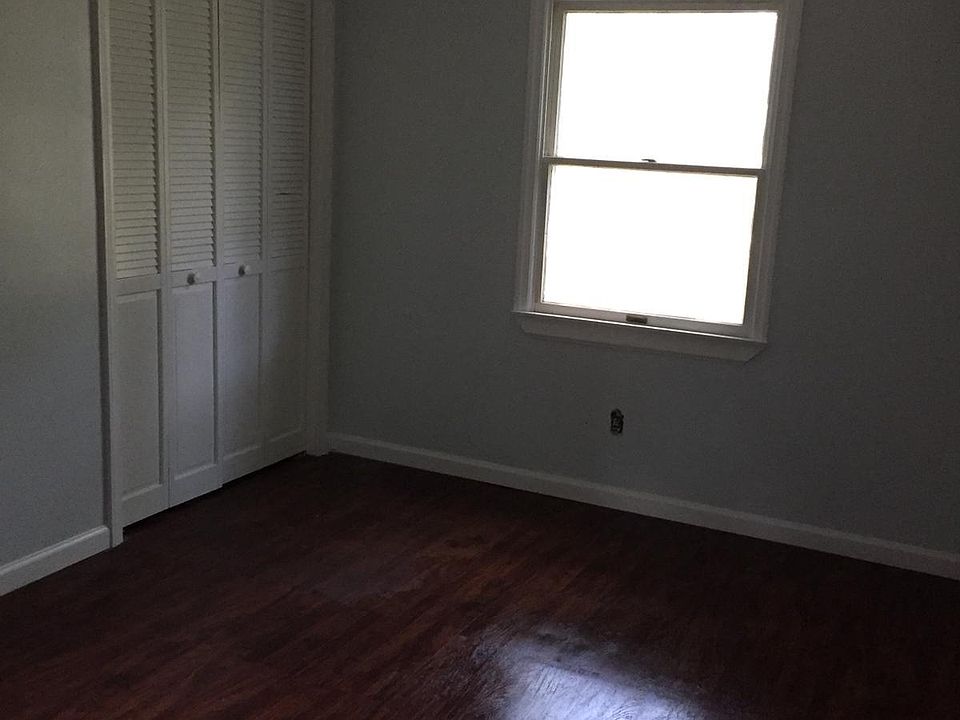 LARGE BEDROOM