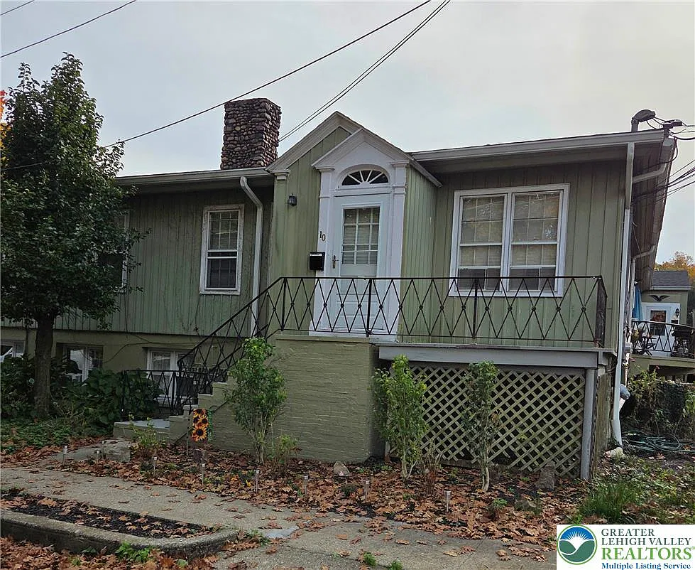 2 bed, 1.0 bath, 840 sqft, $1,700 — Photo 1
