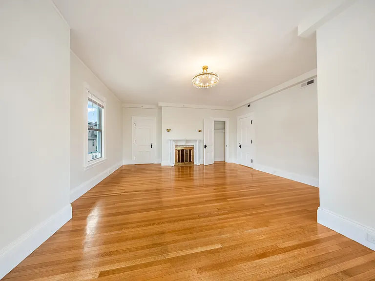 180 Jackson St #B — Photo 3