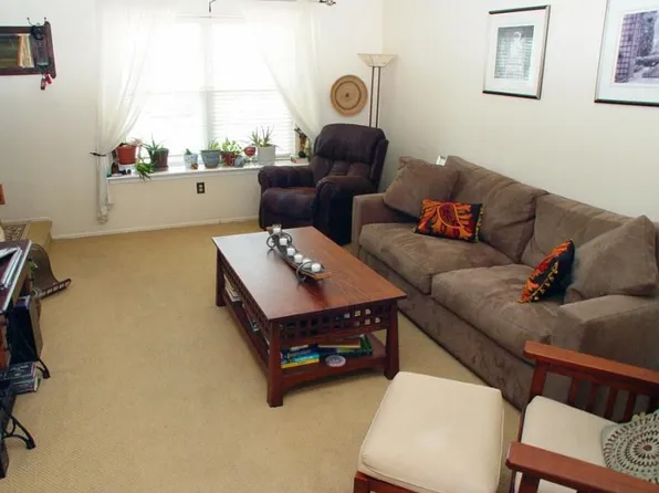 154 Coburn Ln, Somerset, NJ 08873