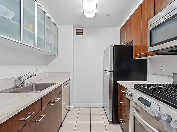 3rd image of 217 E 96th St Unit 24K