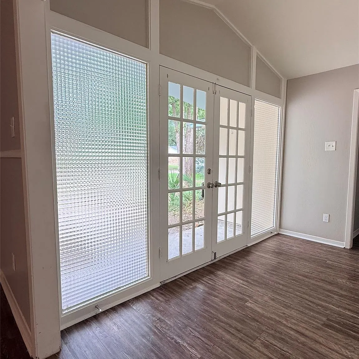 4 bed, 2.0 bath, 1699 sqft, $1,950 — Photo 3