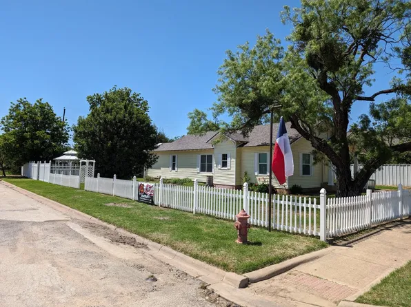 348 S Main St, Albany, TX 76430