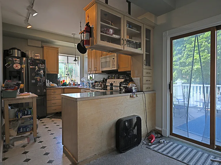 318 N Harvard St — Photo 9