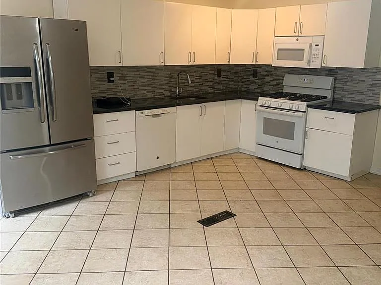 780 Mohawk St — Photo 2