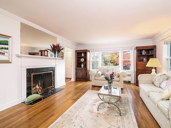 5th image of 32 Bentay Dr