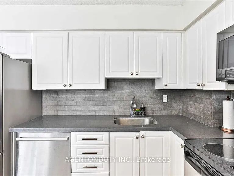 250 Queens Quay W #206 — Photo 10
