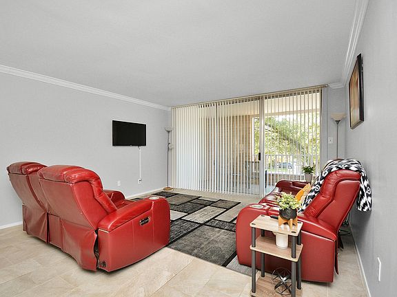 2nd image of 2210 Dorrington St APT 206
